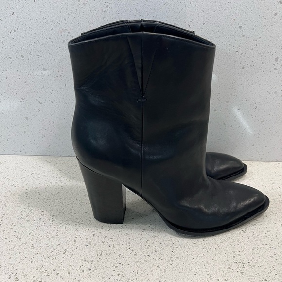 VINCE Erving Western Ankle Bootie Black Leather Stacked Heel Pointed Toe Boots 8 - Picture 1 of 6